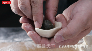 去一碗糯叽叽、甘美蜜的芝麻汤圆吧~的做法步调：3