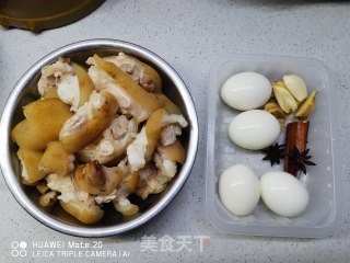 焖猪足的做法步调：1