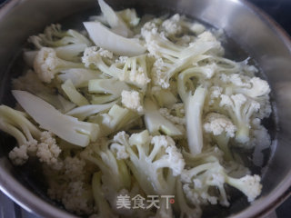 花菜木耳炒肉片的做法步调：4