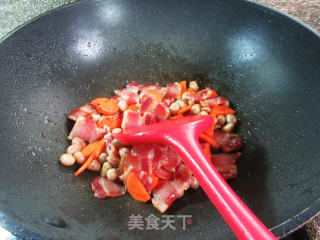 花死米胡萝卜炒风干肉的做法步调：8