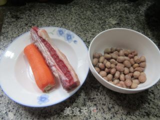 花死米胡萝卜炒风干肉的做法步调：1