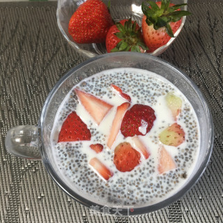 偶亚子生果牛奶杯的做法步调：4