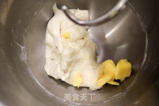 3股辫牛奶里包的做法步调：3