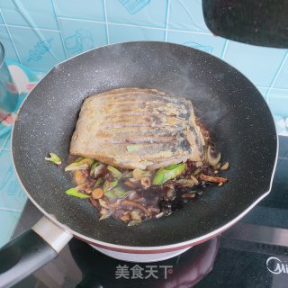 剁椒烧鲅鱼的做法步调：6