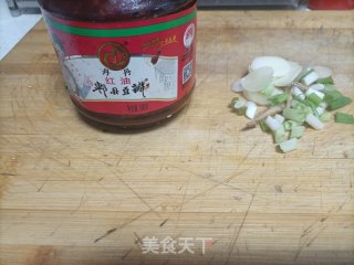豆瓣酱炒菜花的做法步调：2