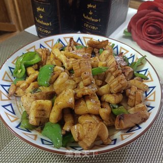 尖椒炒鱿鱼
卷的做法步伐
：11