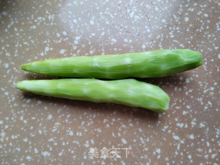 莴笋炒肉片的做法步调：2