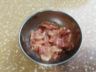 莴笋炒肉片的做法步调：1