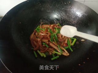 蒜苔炒牛肚的做法步调：7