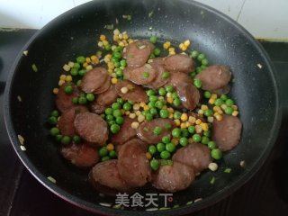 玉米青豆炒香肠的做法步调：8