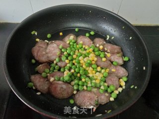 玉米青豆炒香肠的做法步调：4