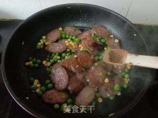 玉米青豆炒香肠的做法步调：7