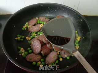 玉米青豆炒香肠的做法步调：5