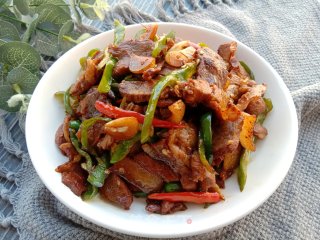 单椒回锅肉的做法步调：10