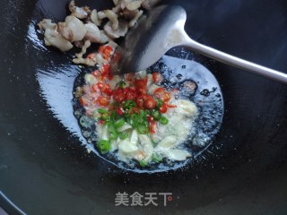 韭菜炒喷鼻香
干的做法步伐
：9