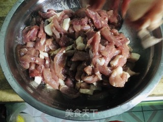 麻辣小酥肉的做法步调：1