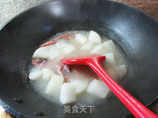 腊鸡腿萝卜汤的做法步调：7
