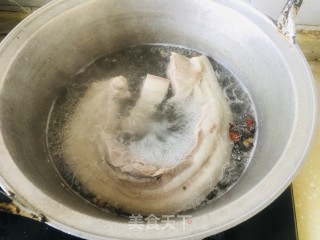 锅仔酸菜利剑肉的做法步调：2