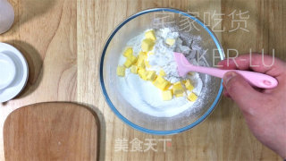 柠檬糖霜酥饼，清爽柠檬汁、甘美糖粉，让生齿感一新。的做法步调：2