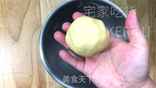 柠檬糖霜酥饼，清爽柠檬汁、甘美糖粉，让生齿感一新。的做法步调：5