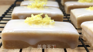 柠檬糖霜酥饼，清爽柠檬汁、甘美糖粉，让生齿感一新。的做法步调：15