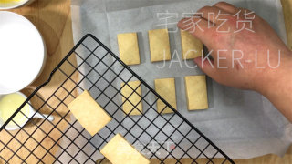 柠檬糖霜酥饼，清爽柠檬汁、甘美糖粉，让生齿感一新。的做法步调：9