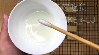 柠檬糖霜酥饼，清爽柠檬汁、甘美糖粉，让生齿感一新。的做法步调：10