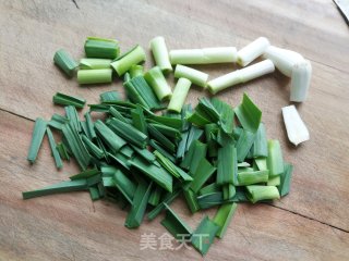 咸肉炒蘑菇冬笋的做法步调：4