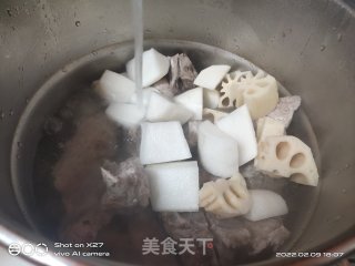 莲藕炖排骨的做法步伐
：2