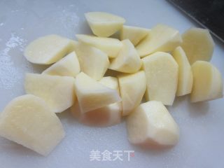 黄焖土豆猪耳朵的做法步调：3