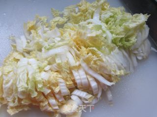 香肠豆腐皮炒娃娃菜的做法步调：4