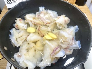 酱爆鱿鱼脖的做法步调：3