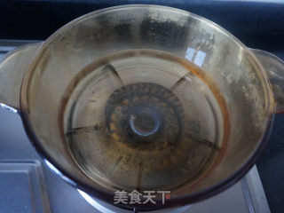 西芹拌桃仁的做法步调：2