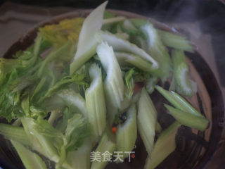 西芹拌桃仁的做法步调：4