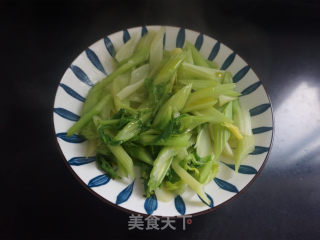 西芹拌桃仁的做法步调：6