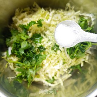 “浑肠食谱”腊八醋拌利剑菜芯的做法步调：3
