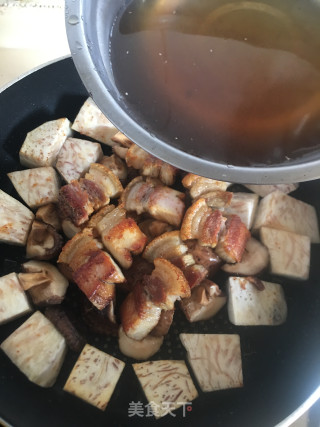 烧肉花菇焖芋头的做法步调：7