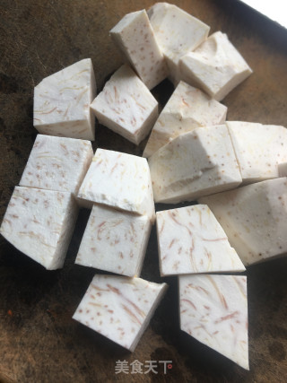 烧肉花菇焖芋头的做法步调：3