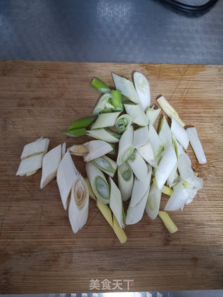 葱爆羊肉的做法步调：2