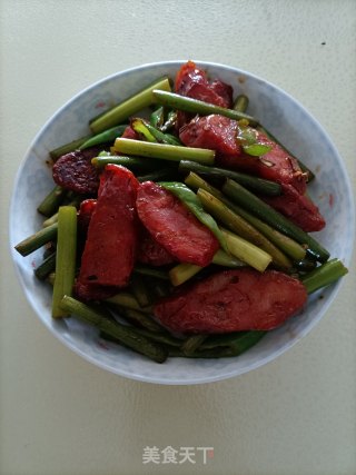 蒜苔炒香肠的做法步调：12