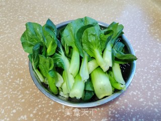 咸肉炒青菜的做法步调：2