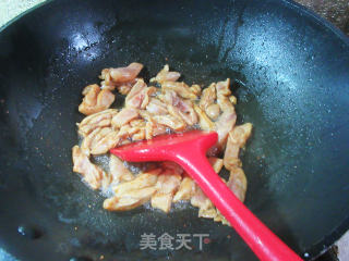 鸡腿肉炒娃娃菜的做法步调：10