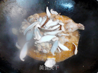 十三味道喷鼻菇鸡翅的做法步调：7