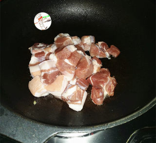 家常白烧肉的做法步调：3