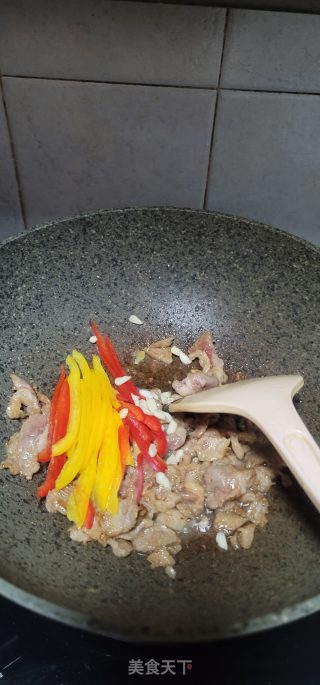 紫薯荷叶饼夹彩椒肉的做法步调：6