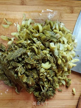 烧肉炒酸菜的做法步调：4