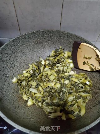 烧肉炒酸菜的做法步调：5