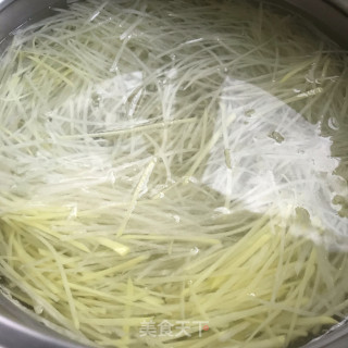 油泼土豆丝的做法步调：4