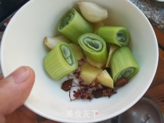 小鸡炖蘑菇的做法步调：14