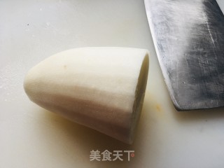 骨头汤煨萝卜的做法步调：1
